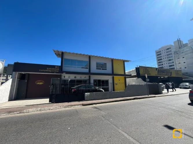 Casa com viabilidade comercial no Saco dos Limões