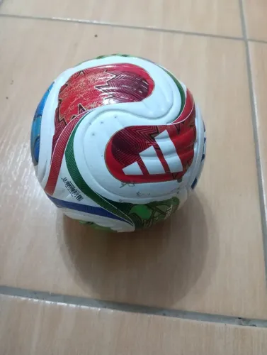 Mini bola Adidas trionda