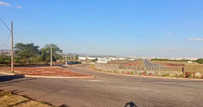 Área Comercial 20741 M2 - 100 MTS da escolinha de aviação, Goiânia - GO