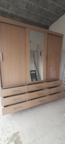 Vendo guarda-roupa no valor de 750 reais com entrega e montagem