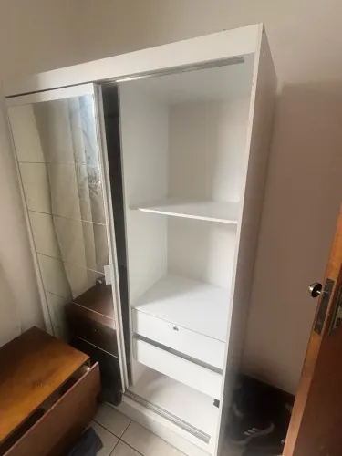 Guarda roupa solteiro com espelho 
