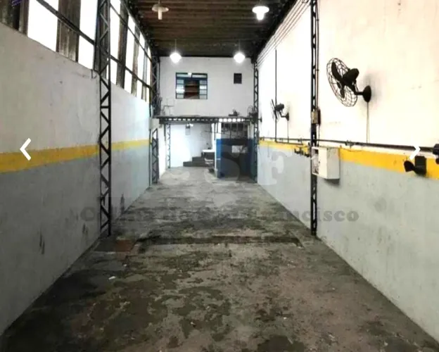 CASA E GALPÃO COMERCIAL / RESIDENCIAL - JAGUARÉ - ÓTIMA LOCALIZAÇÃO.