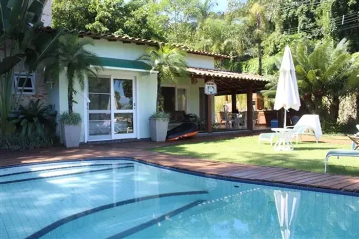 Casa para venda tem 296 metros quadrados com 4 quartos em Portogalo - Angra dos Reis - RJ