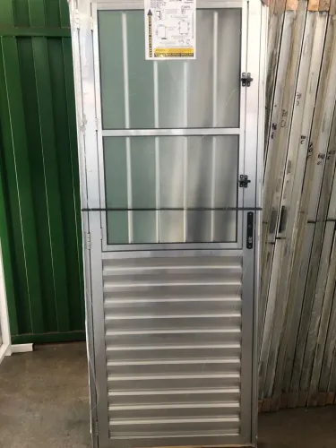 PORTA SOCIAL, PORTA BASCULANTE E PORTA PALHETA ALUMÍNIO BRILHANTE 210X80