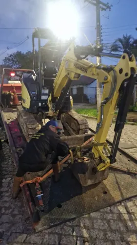 Serviço de escavadeira limpeza de patios e demolição 