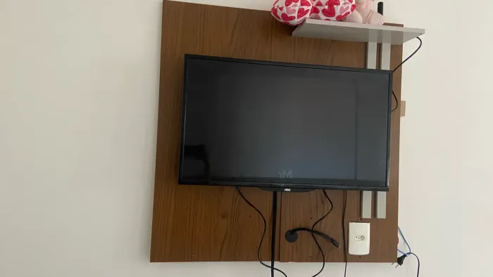 Tv AOC 43 polegadas com painel e suporte