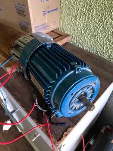 motor trifásico + inversor de frequência WEG