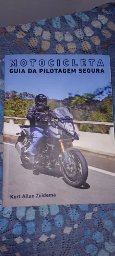 Livro guia de pilotagem segura.