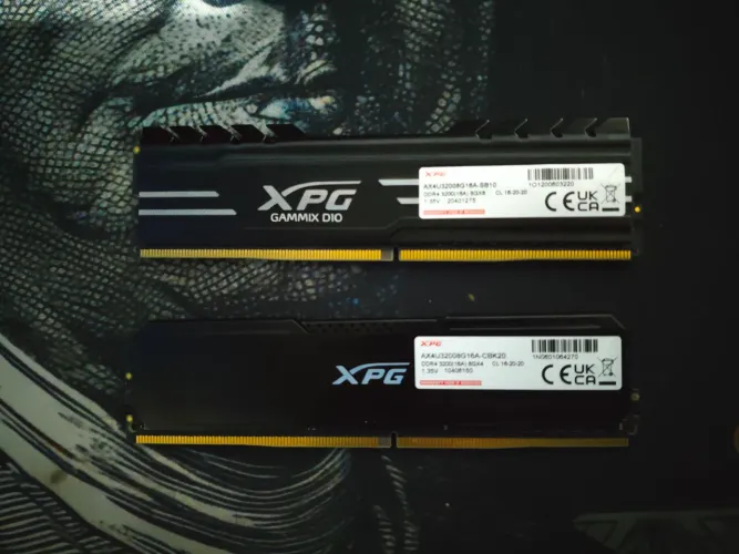 MEMÓRIA RAM XPG 8g cada 3200mbps