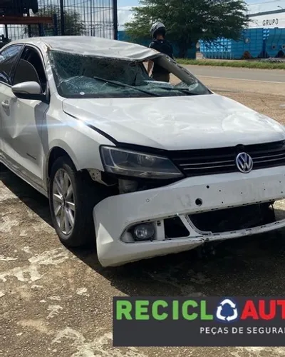 Sucata de jetta 2.0 aspirado 2012 para retirada de peças 