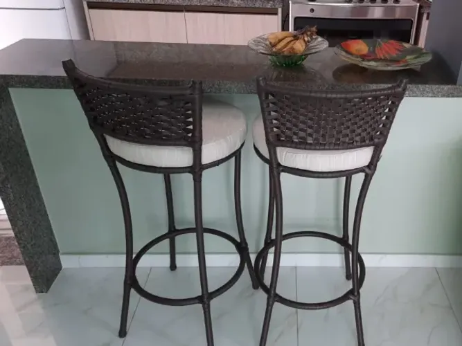 Banquetas de Alumínio: Design Moderno e Durabilidade para sua Cozinha dos Sonhos