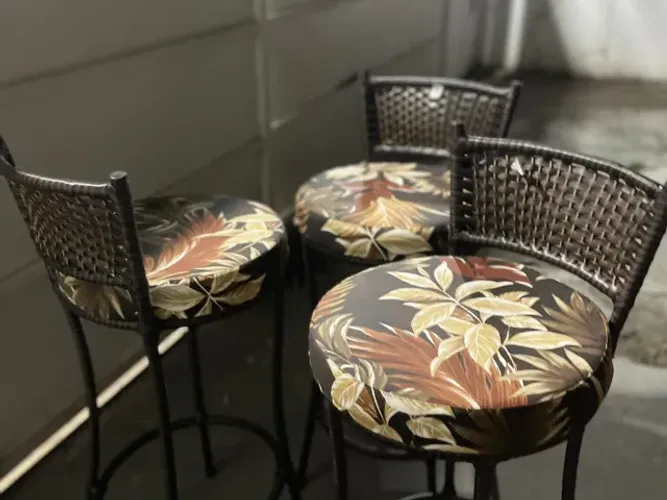 Banquetas Estofadas: Conforto e Estilo para sua Casa Aconchegante