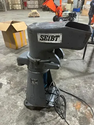 Moinho Triturador Helicoidal Seibt Mod. MGVS 4/85 com Motor de 4 CV