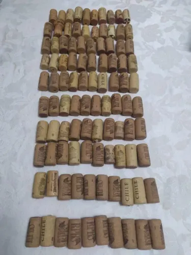 90 Rolhas decorativas