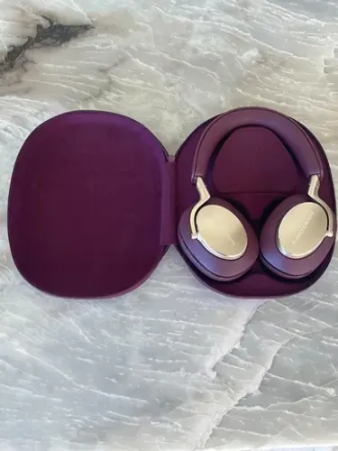 Bowers & Wilkins - Px8 - Royal Burgundy