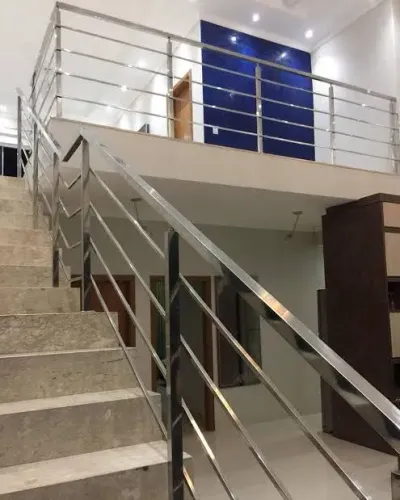 Escada em aço inox para área externa