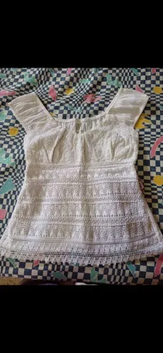 Blusa branca de renda feminina