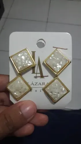 Brinco com pedra de zircônia