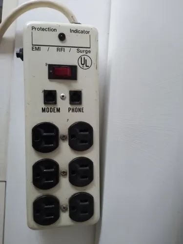 Régua de energia modelo TL660 3