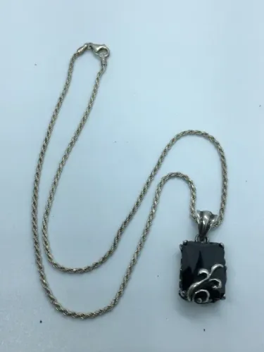 Colar em Prata 925 com pingente de pedra vintage