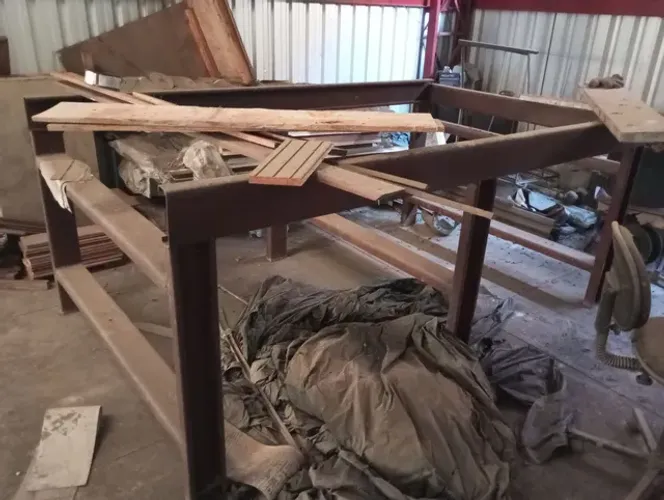Estrutura reforçada para mesa de trabalho