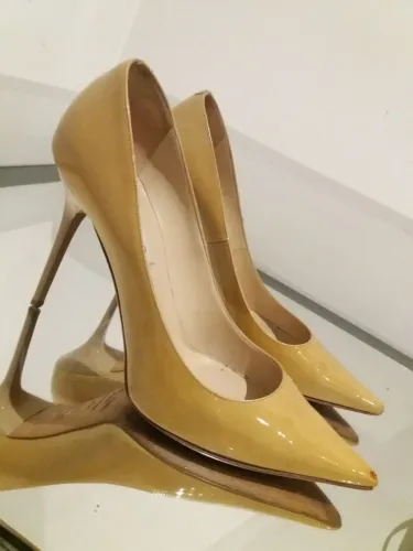 SCARPIN CLÁSSICO JIMMY CHOO. SALTO 11 CM. LINDÍSSIMO