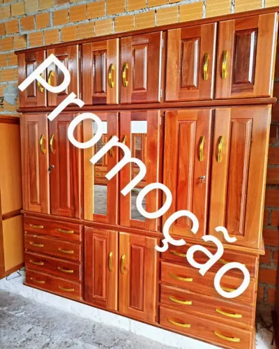 Guarda-Roupa em Madeira Maciça com Promoção!