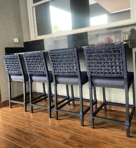 Banqueta alto padrão com assento (unidade)