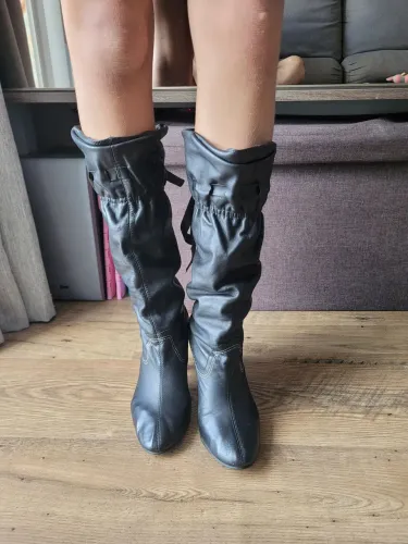 Botas Femininas de Couro Preto