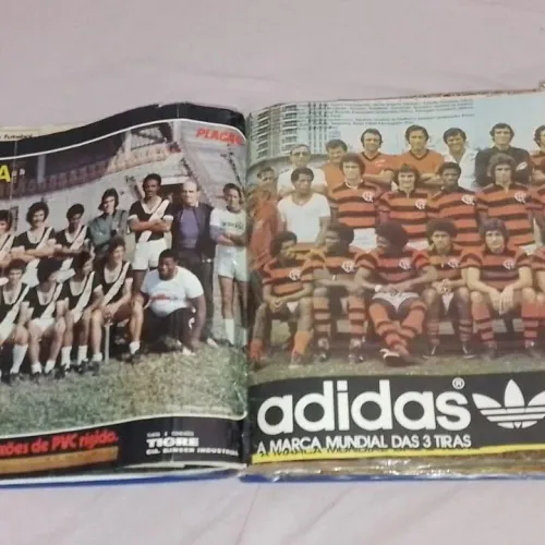 Pôsteres antigos de times e seleções de futebol ( encadernados )