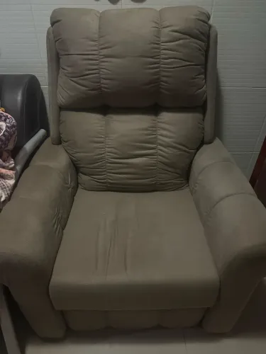 Poltrona reclinável suede novíssima