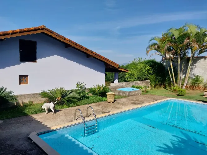 Chacrinha de 900 m²  com Casa Boa e Piscina no Vale do Rio Cachoeira em Piracaia