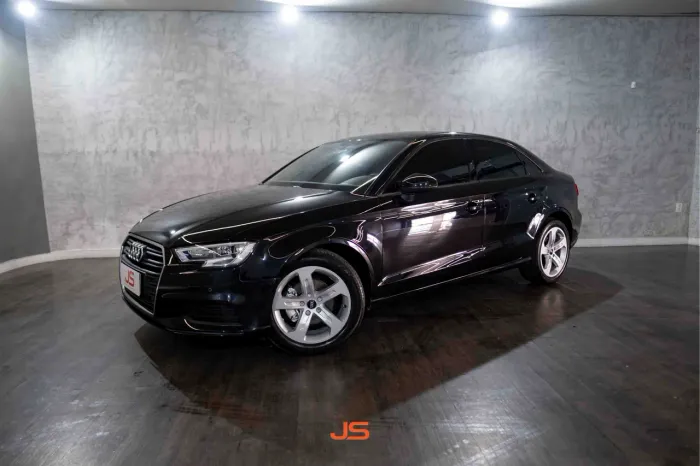 Audi A3 Prestige Plus 2019 - apenas 52 mkm!