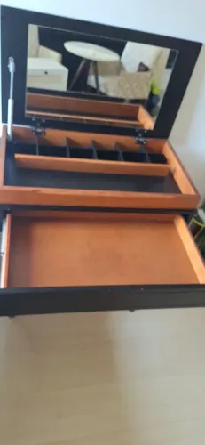 Mesa e Penteadeira com espelho e gaveta