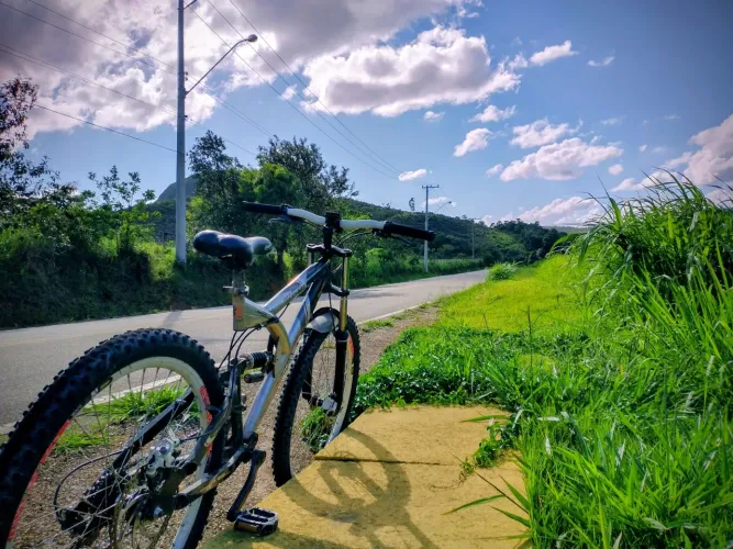 Bicicleta full suspension