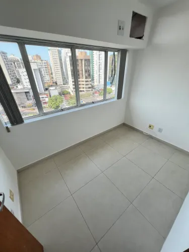 Pelegrine Aluga Sala 35 m² c/ 2 saletas, 1 banheiro, copa, 1 vaga rotativa, Santa Lúcia -