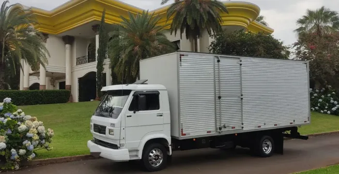 fretes e mudanças baú 6.20mts 31 mts cúbico