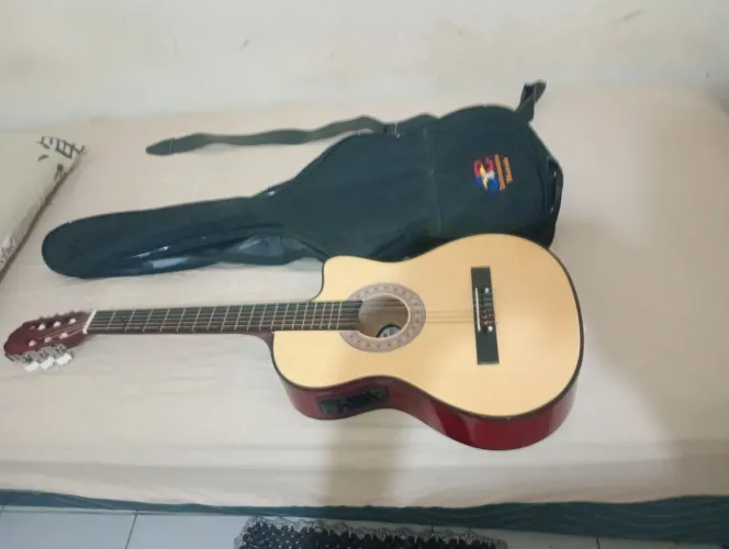 Violão Clássico com Case e faixa