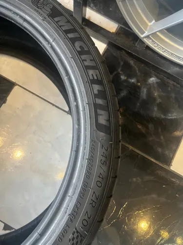 Pneu Michelin Pilot Sport 4 S 245/40 ZR20