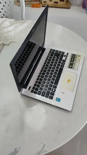 Notebook Acer E14 14" com Defeito