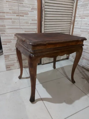 Mesa de cabeceira antiga em madeira maciça 