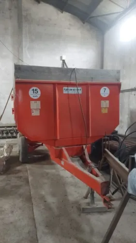 Carreta forrageira basculante Ipacol 7 toneladas
