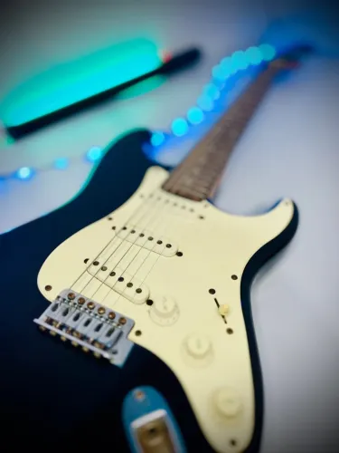 Guitarra Stratocaster EAGLE Padrão Fender