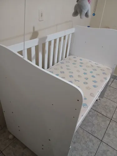 Berço cama semi novo com colchão.(pra vender rápido)