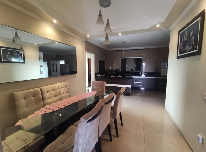 Casa com salão em baixo alugado para venda ou troca no Jardim Esmeralda em Santa Barbara d