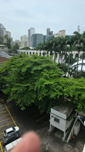 Conjugado no coração da Lapa. 