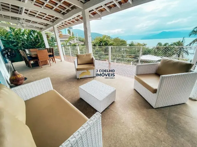 Casa com 3 dormitórios sendo 2 suítes a venda na Praia Vermelha do Sul, Ubatuba/SP