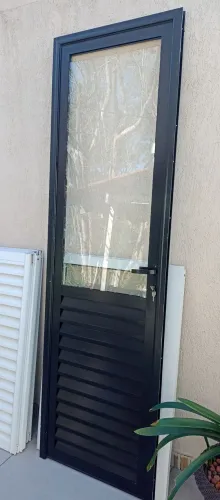 Porta Alumínio Preto com Vidro/0,67×2,22