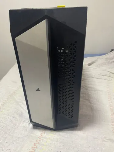 Gabinete Corsair Gamer 470T, RGB, Mid Tower, com FAN, Lateral em Vidro