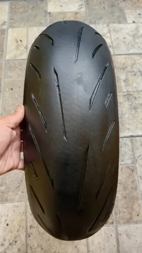 Pneu usado Bridgestone Battlax Hyper Sport S22 180/55-17